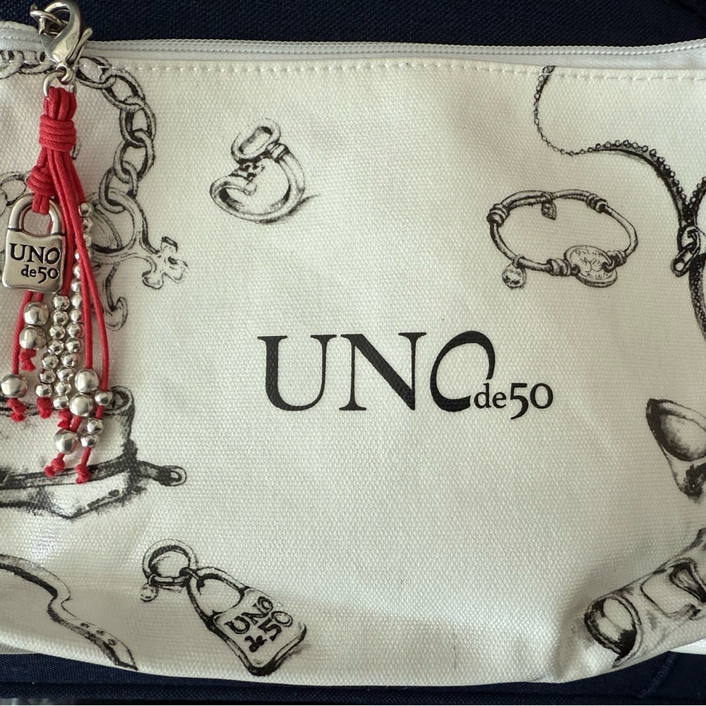 NEW UNO de 50 White and Black Women's Cosmetic Bag